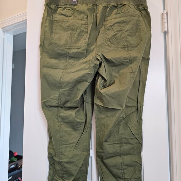 NWT-Torrid-Pull-On Convertible Poplin Crop Pant - Picture 5 of 6